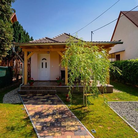 Pipacs Apartmanhaz Harkány Exterior foto